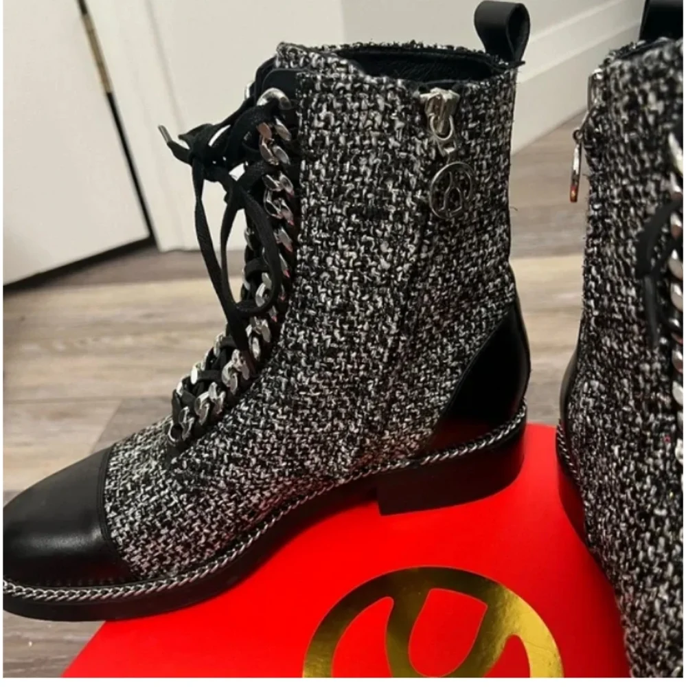 The Wishbone Black and White Combat Moto Boots with Graffiti Print Sz 7.5 - Picture 3 of 5